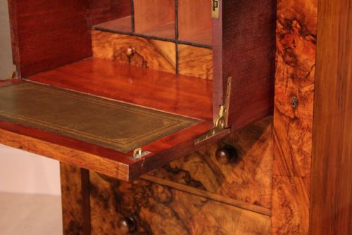 A FINE QUALITY VICTORIAN FIGURED BURR WALNUT SECRETAIRE WELLINGTON CHEST - ADDITIONAL PHOTO 8