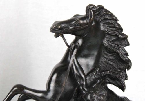 A FINE PAIR OF 19TH CENTURY BRONZE MARLEY HORSES WITH FIGURES - ADDITIONAL PHOTO 1