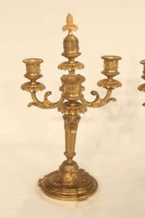 A PAIR OF LATE 19TH CENTURY GILT ORMOLU THREE BRANCHED CANDELABRA - ADDITIONAL PHOTO 1