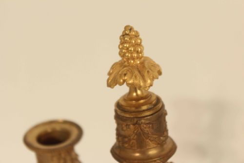 A PAIR OF LATE 19TH CENTURY GILT ORMOLU THREE BRANCHED CANDELABRA - ADDITIONAL PHOTO 4
