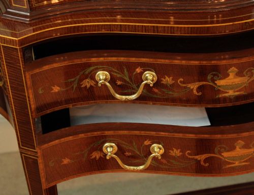 AN EXHIBITION QUALITY LATE VICTORIAN MAHOGANY INLAID SERPENTINE DISPLAY CABINET BY MAPLE CO - ADDITIONAL PHOTO 7