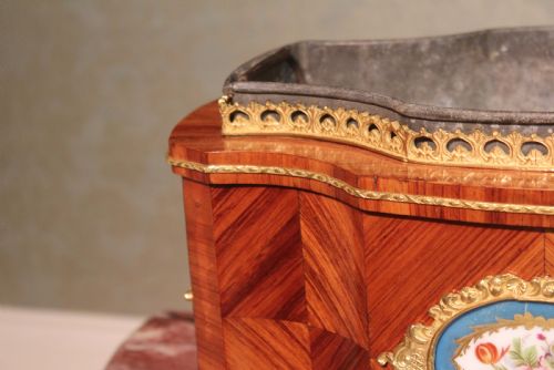 A FINE VICTORIAN KINGWOOD AND ORMOLU MOUNTED TABLE TOP JARDINIERE WITH PAINTED PLAQUES - ADDITIONAL PHOTO 4