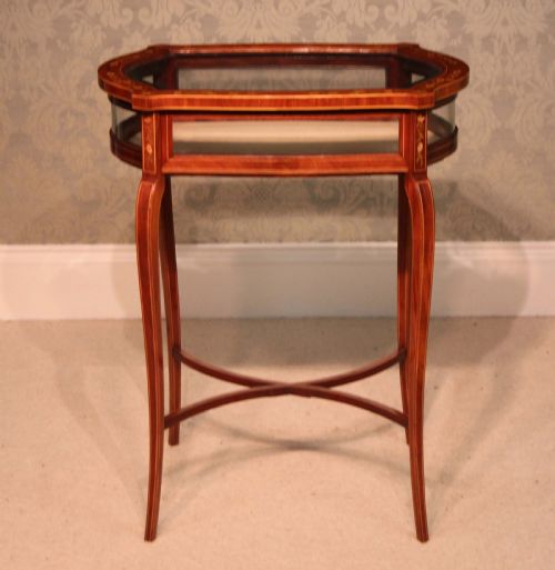 A FINE QUALITY LATE VICTORIAN MAHOGANY INLAID SERPENTINE SHAPED BIJOUTERIE TABLE - ADDITIONAL PHOTO 2