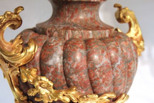 AN EXHIBITION QUALITY LATE 19TH CENTURY FRENCH RED AND GREY MARBLE AND ORMOLU MOUNTED PAIR OF TABLE LAMPS - ADDITIONAL PHOTO 1