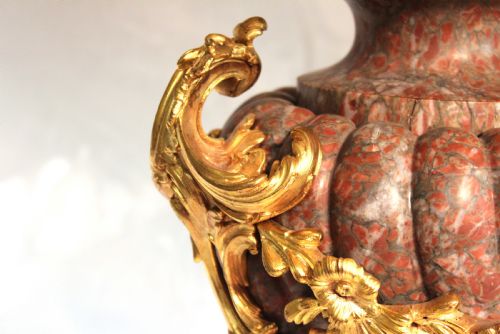 AN EXHIBITION QUALITY LATE 19TH CENTURY FRENCH RED AND GREY MARBLE AND ORMOLU MOUNTED PAIR OF TABLE LAMPS - ADDITIONAL PHOTO 3