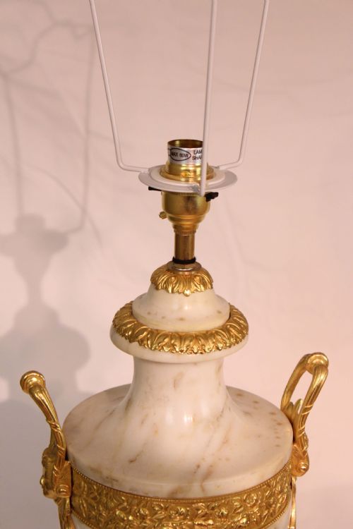 A FINE QUALITY LATE 19TH CENTURY CARRERA MARBLE AND ORMOLU PAIR OF TABLE LAMPS - ADDITIONAL PHOTO 5