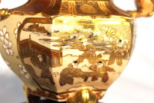 THE QUALITY LATE 19TH CENTURY SATSUMA PAIR OF VASE AND COVERS ON STANDS - ADDITIONAL PHOTO 2