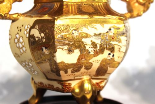 THE QUALITY LATE 19TH CENTURY SATSUMA PAIR OF VASE AND COVERS ON STANDS - ADDITIONAL PHOTO 5