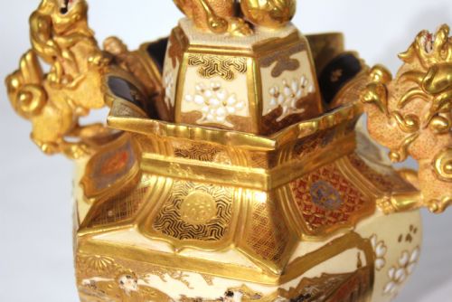 THE QUALITY LATE 19TH CENTURY SATSUMA PAIR OF VASE AND COVERS ON STANDS - ADDITIONAL PHOTO 6