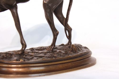 THE QUALITY EARLY 20TH CENTURY FRENCH BRONZE OF A GREYHOUND - ADDITIONAL PHOTO 2