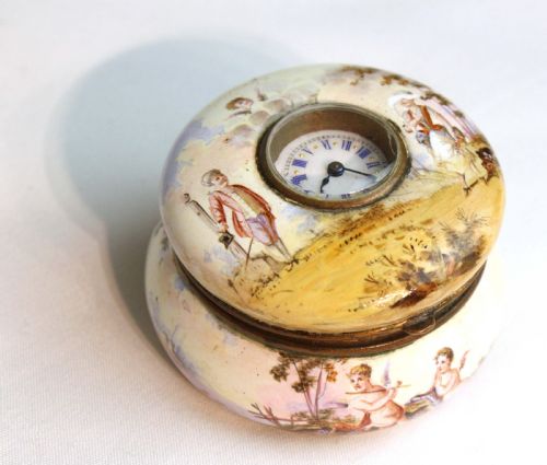 a fine quality enamel hand painted small box - CATEGORY: ANTIQUE BOXES - DATED 1890