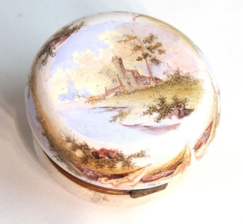 A FINE QUALITY ENAMEL HAND PAINTED SMALL BOX - ADDITIONAL PHOTO 2