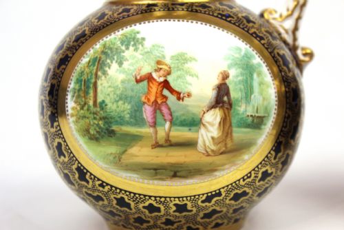 A FINE PAIR OF 18TH CENTURY SEVRES BOTTLE JUGS - ADDITIONAL PHOTO 2