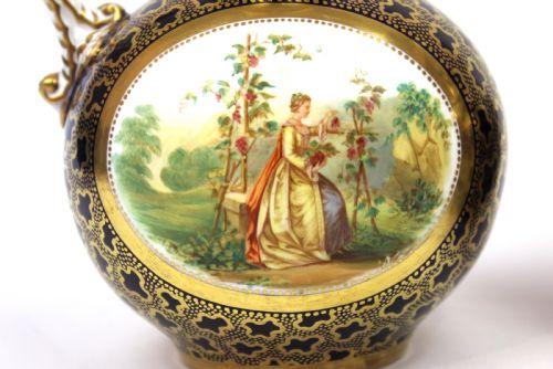 A FINE PAIR OF 18TH CENTURY SEVRES BOTTLE JUGS - ADDITIONAL PHOTO 3