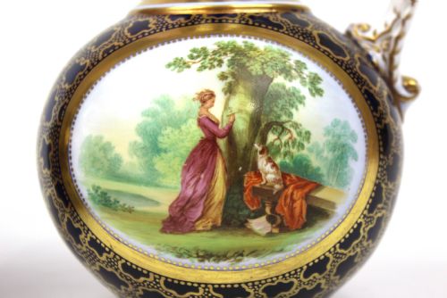 A FINE PAIR OF 18TH CENTURY SEVRES BOTTLE JUGS - ADDITIONAL PHOTO 6