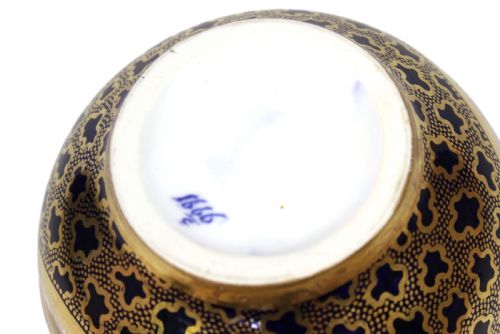 A FINE PAIR OF 18TH CENTURY SEVRES BOTTLE JUGS - ADDITIONAL PHOTO 8