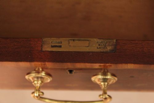 A BEAUTIFUL LATE VICTORIAN INLAID MAHOGANY CYLINDER DESK - ADDITIONAL PHOTO 5
