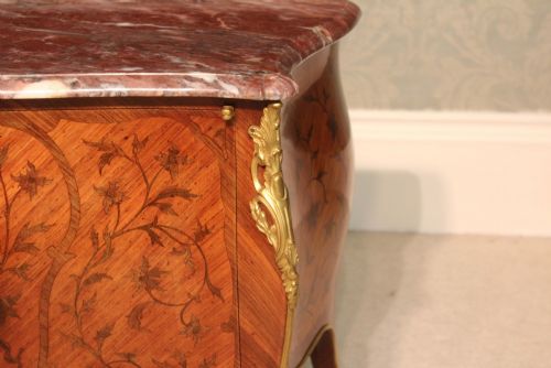 AN EARLY 20TH CENTURY KINGWOOD AND ORMOLU MOUNTED TABLE TOP COMMODE - ADDITIONAL PHOTO 2
