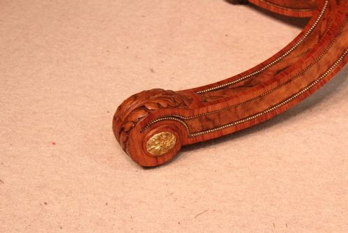 THE GILLOWS VICTORIAN BURRWALNUT KINGWOOD MOUNTED CENTRE TABLE - ADDITIONAL PHOTO 4