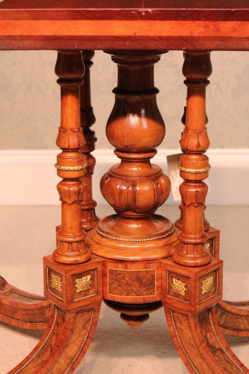 THE GILLOWS VICTORIAN BURRWALNUT KINGWOOD MOUNTED CENTRE TABLE - ADDITIONAL PHOTO 9