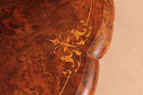 A FINE QUALITY VICTORIAN BURRWALNUT INLAID SERPENTINE EDGE TRIPOD TABLE - ADDITIONAL PHOTO 1