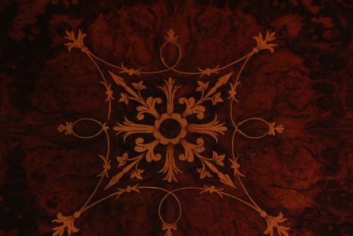 A FINE QUALITY VICTORIAN BURRWALNUT INLAID SCALLOP EDGE TRIPOD TABLE - ADDITIONAL PHOTO 2