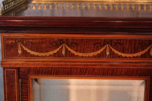 AN EXHIBITION QUALITY LATE VICTORIAN MAHOGANY MARQUETRY FIDDLEBACK DISPLAY CABINET - ADDITIONAL PHOTO 2