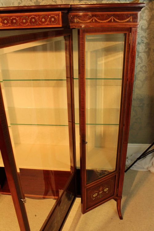 AN EXHIBITION QUALITY LATE VICTORIAN MAHOGANY MARQUETRY FIDDLEBACK DISPLAY CABINET - ADDITIONAL PHOTO 4