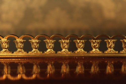 AN EXHIBITION QUALITY LATE VICTORIAN MAHOGANY MARQUETRY FIDDLEBACK DISPLAY CABINET - ADDITIONAL PHOTO 10
