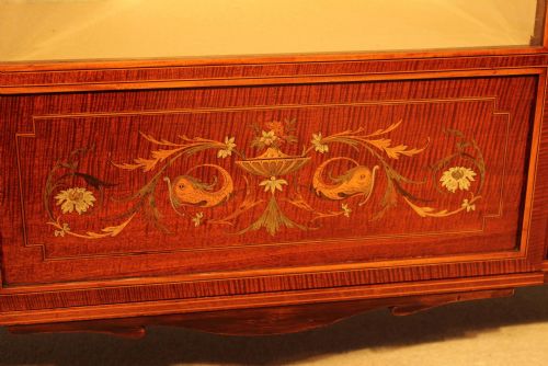 AN EXHIBITION QUALITY LATE VICTORIAN MAHOGANY MARQUETRY FIDDLEBACK DISPLAY CABINET - ADDITIONAL PHOTO 12