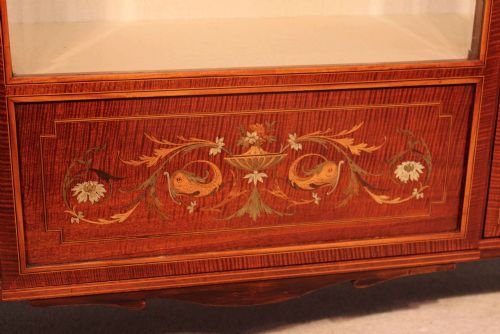 AN EXHIBITION QUALITY LATE VICTORIAN MAHOGANY MARQUETRY FIDDLEBACK DISPLAY CABINET - ADDITIONAL PHOTO 14