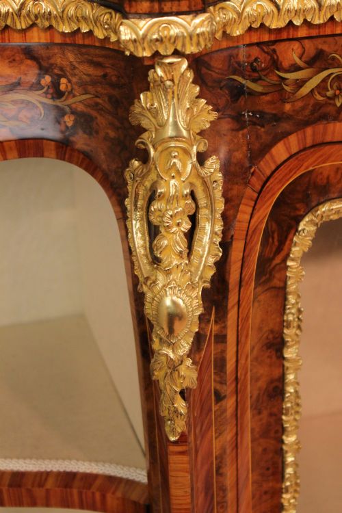 AN EXHIBITION QUALITY INLAID VICTORIAN BURR WALNUT AND ORMOLU CREDENZA - ADDITIONAL PHOTO 5