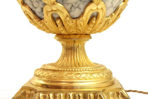 A FINE PAIR OF FRENCH ORMOLU MARBLE TABLE LAMPS - ADDITIONAL PHOTO 3