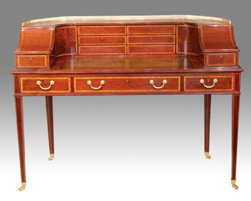 AN ELEGANT EDWARDIAN MAHOGANY CARLTON HOUSE DESK - ADDITIONAL PHOTO 1