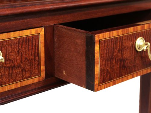 AN ELEGANT EDWARDIAN MAHOGANY CARLTON HOUSE DESK - ADDITIONAL PHOTO 3