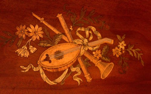 AN ELEGANT VICTORIAN MAHOGANY KIDNEY SHAPED SIDE TABLE - ADDITIONAL PHOTO 1