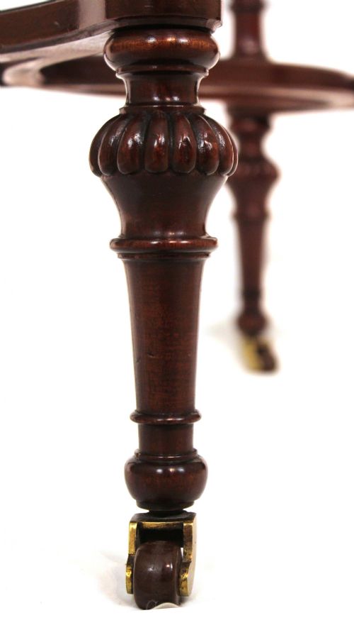 AN ELEGANT VICTORIAN MAHOGANY KIDNEY SHAPED SIDE TABLE - ADDITIONAL PHOTO 4