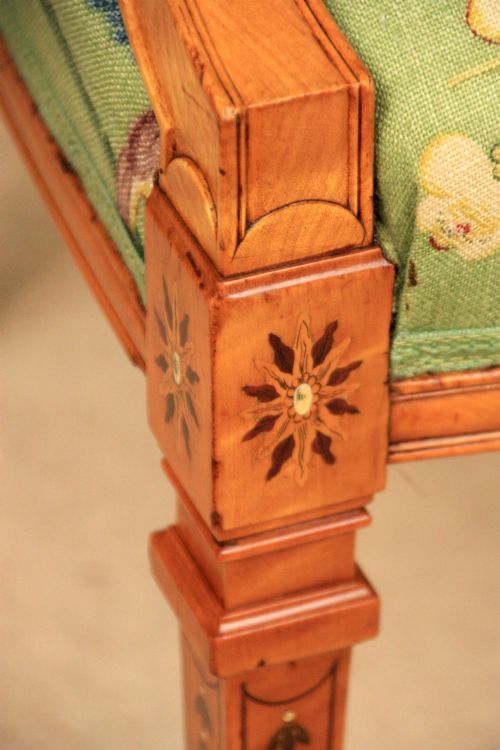 AN ELEGANT PAIR OF PAINTED AND CARVED SATINWOOD SIDE CHAIRS - ADDITIONAL PHOTO 1