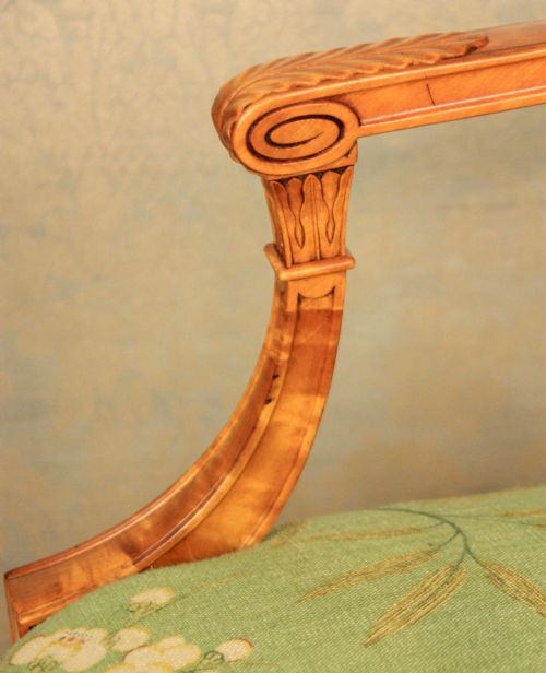 AN ELEGANT PAIR OF PAINTED AND CARVED SATINWOOD SIDE CHAIRS - ADDITIONAL PHOTO 8