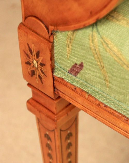 AN ELEGANT PAIR OF PAINTED AND CARVED SATINWOOD SIDE CHAIRS - ADDITIONAL PHOTO 9