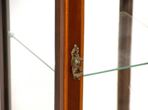 A QUALITY EDWARDIAN MAHOGANY INLAID CENTER DISPLAY CABINET - ADDITIONAL PHOTO 3