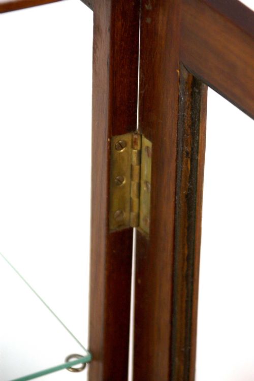 A QUALITY EDWARDIAN MAHOGANY INLAID CENTER DISPLAY CABINET - ADDITIONAL PHOTO 4