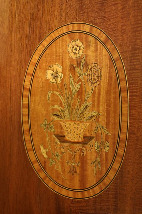 A SUPERB LATE VICTORIAN MAHOGANY INLAID SERPENTINE COMMODE - ADDITIONAL PHOTO 3