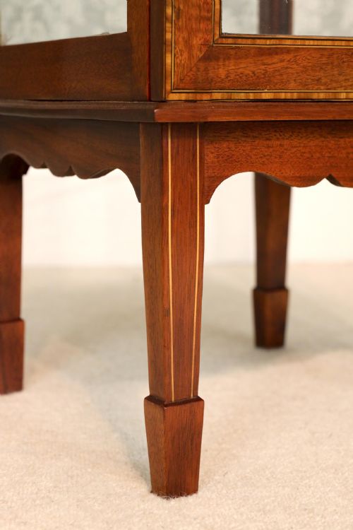 A QUALITY EDWARDIAN MAHOGANY INLAID CENTER DISPLAY CABINET - ADDITIONAL PHOTO 2