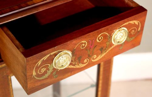 A QUALITY EDWARDIAN MAHOGANY INLAID CENTER DISPLAY CABINET - ADDITIONAL PHOTO 3