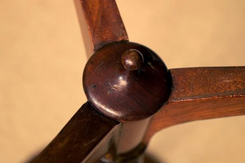 A FINE VICTORIAN MAHOGANY INLAID WINE TABLE - ADDITIONAL PHOTO 3