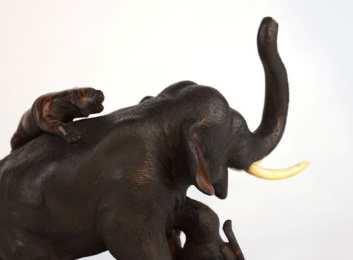 A JAPANESE MEIJI PERIOD BRONZE OF TIGERS AND ELEPHANT - ADDITIONAL PHOTO 5
