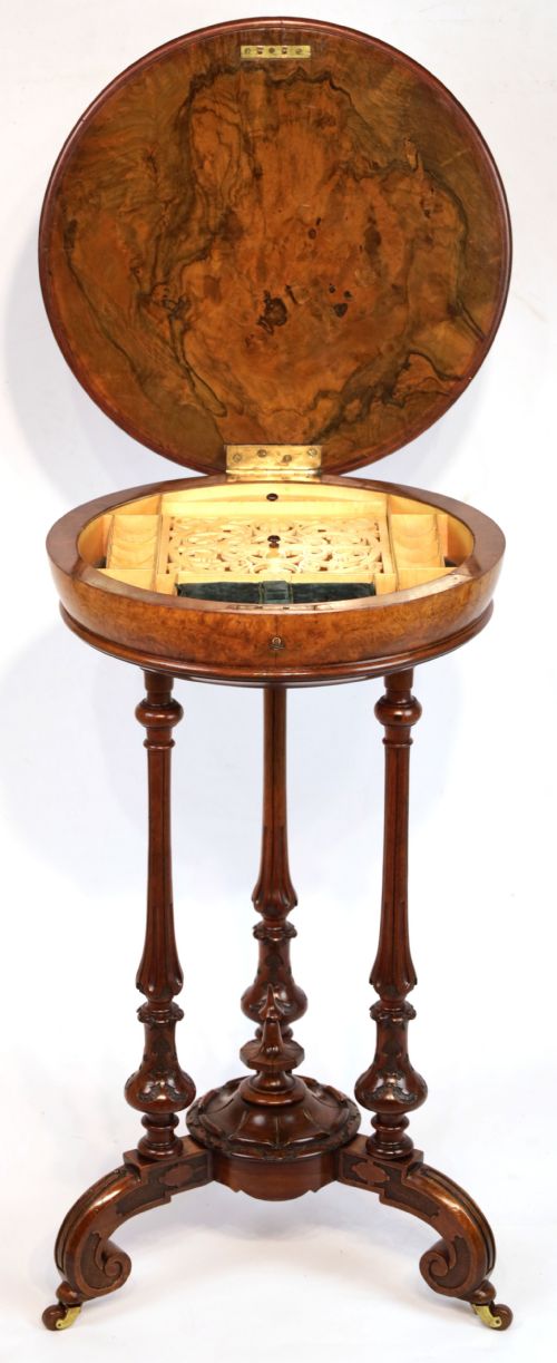 A VICTORIAN WALNUT CIRCULAR WORK TABLE IN THE MANNER OF GILLOWS - ADDITIONAL PHOTO 2