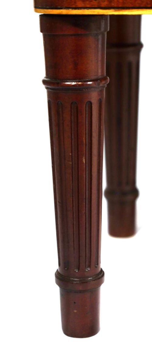 AN EXHIBITION QUALITY PAIR OF MAHOGANY INLAID STANDING BOOKCASES - ADDITIONAL PHOTO 6