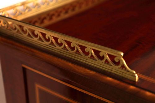 AN EXHIBITION QUALITY PAIR OF MAHOGANY INLAID STANDING BOOKCASES - ADDITIONAL PHOTO 15